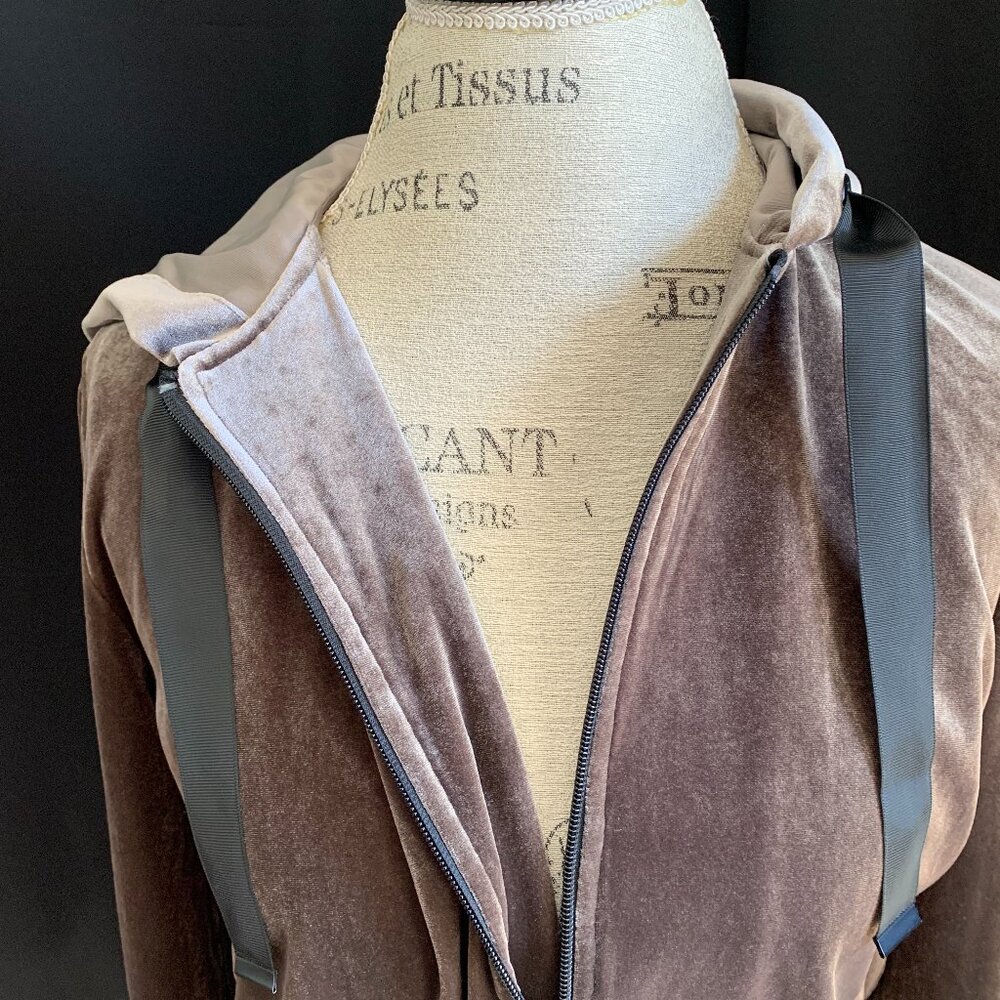 Gorgeous Velour Hoodie: Size M. - Picture 5 of 10